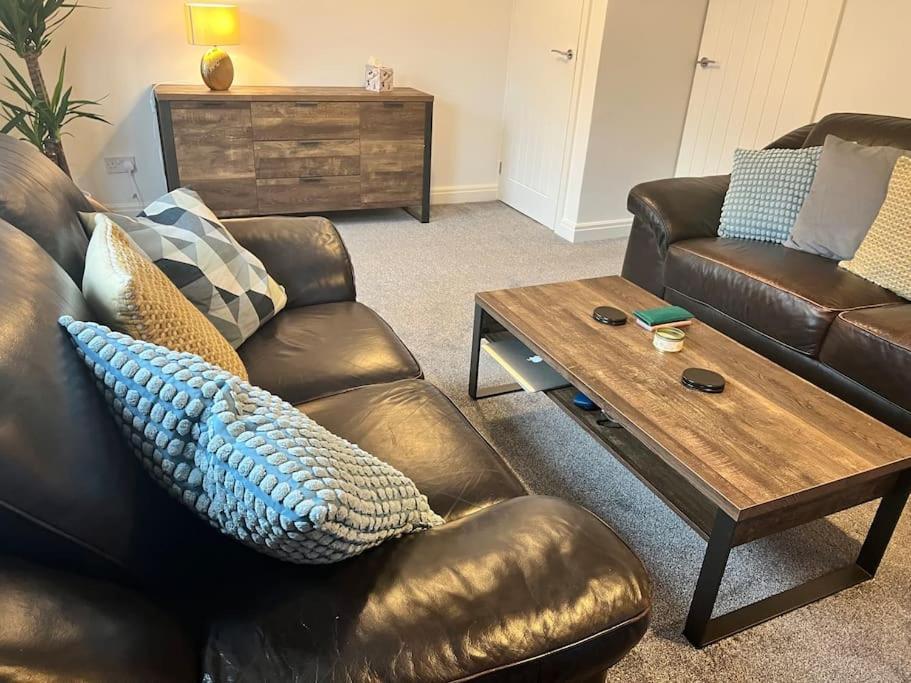Very Comfy 3 Bed Town House Ashton-under-Lyne Exterior photo