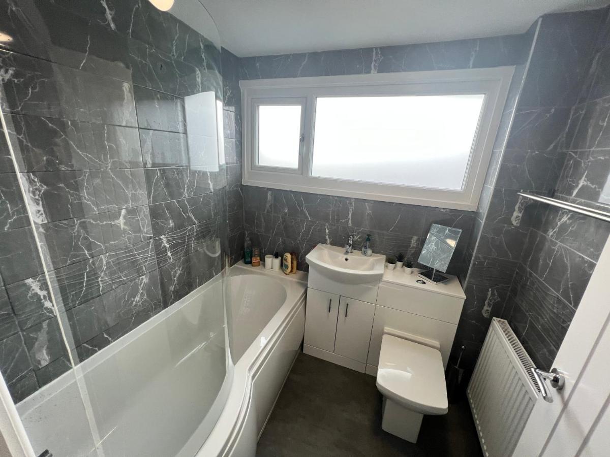 Very Comfy 3 Bed Town House Ashton-under-Lyne Exterior photo